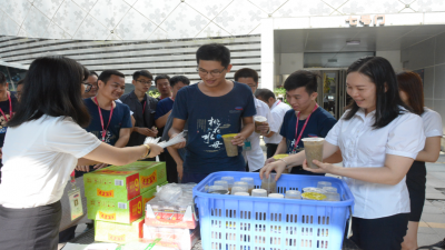 夏日送關(guān)懷 清涼一線心 ——2019年廣東堅(jiān)基集團(tuán)開展夏日送清涼活動